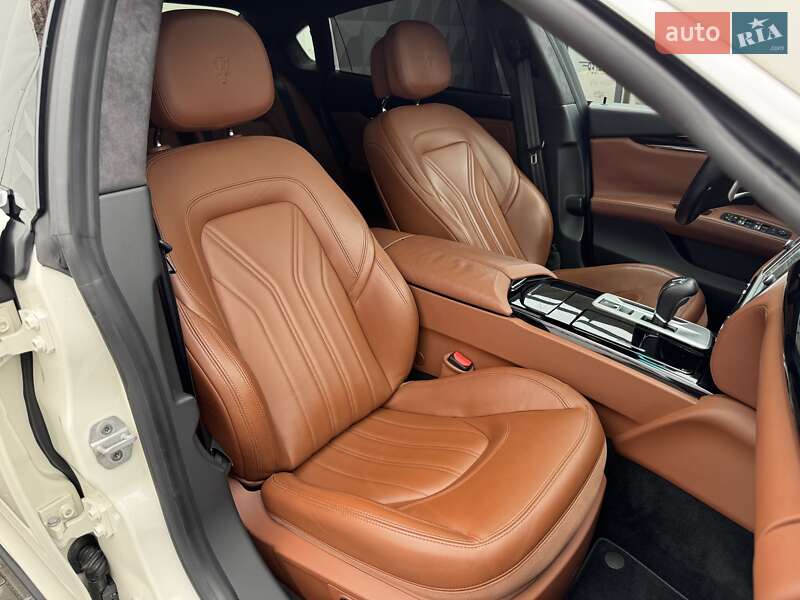 Седан Maserati Quattroporte 2015 в Киеве