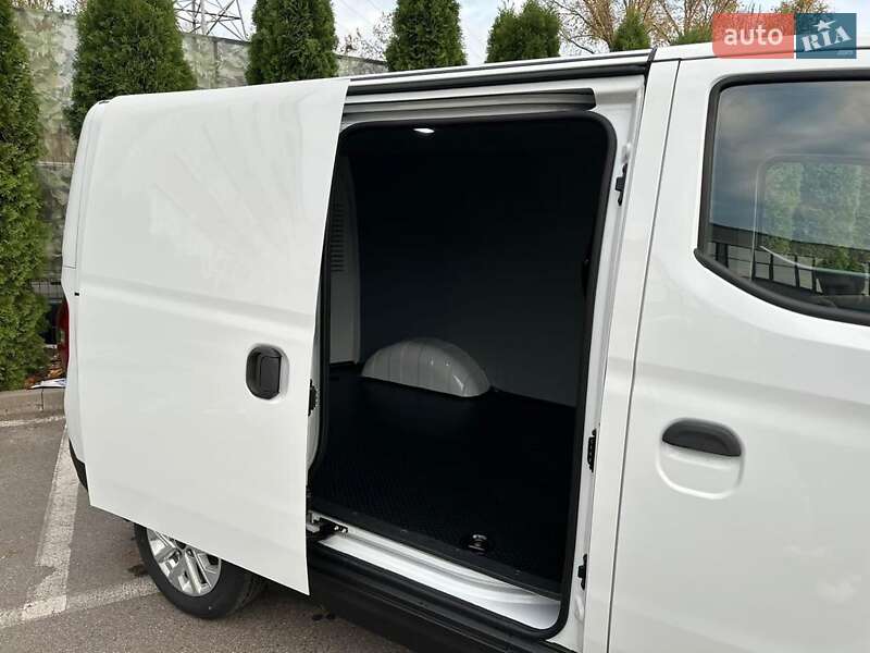 Грузовой фургон Maxus e-Deliver 3 2022 в Киеве фото 18 Грузовой фургон Maxus e-Deliver 3 2022 в Киеве