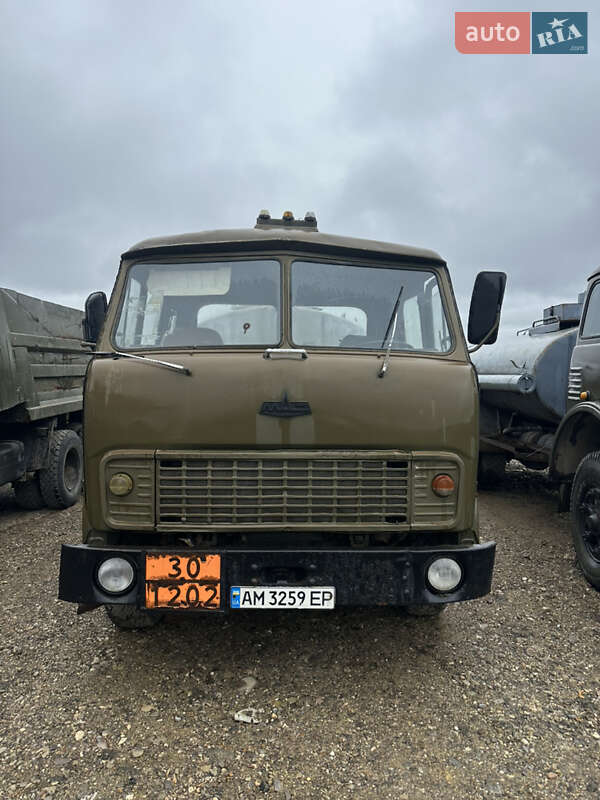 Цистерна МАЗ 500 1983 в Новоднестровске