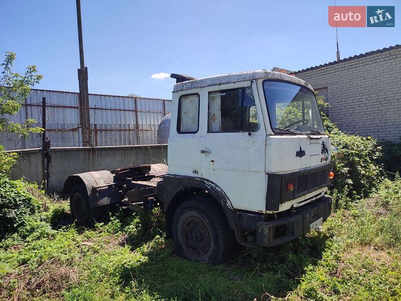 Тягач МАЗ 54328 1993 в 