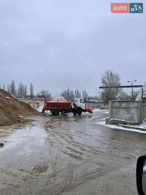 Пескоразбрасывающая машина МАЗ 5571 2009 в Одессе фото 38 Пескоразбрасывающая машина МАЗ 5571 2009 в Одессе