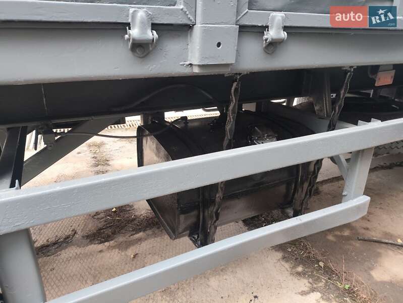 Бортовий напівпричіп МАЗ 93866 2005 в Кременці