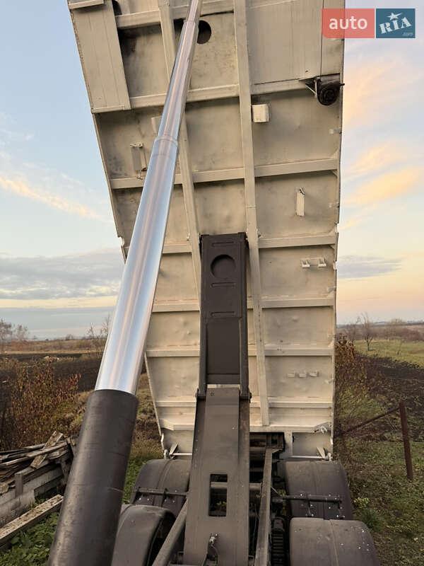 Самосвал МАЗ МАЗ 2008 в Львове