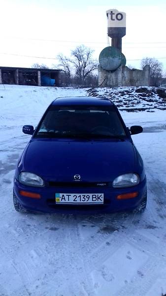 Седан Mazda 121 1991 в Черновцах