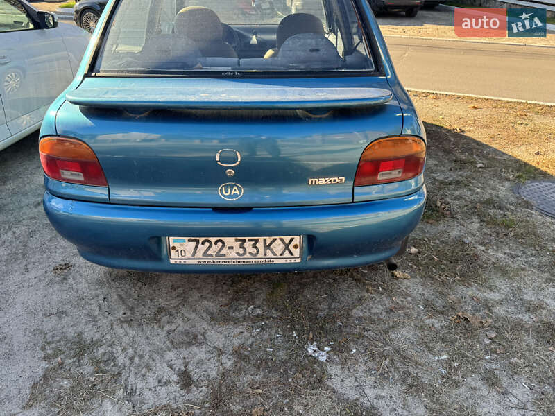 Седан Mazda 121 1992 в Ирпене
