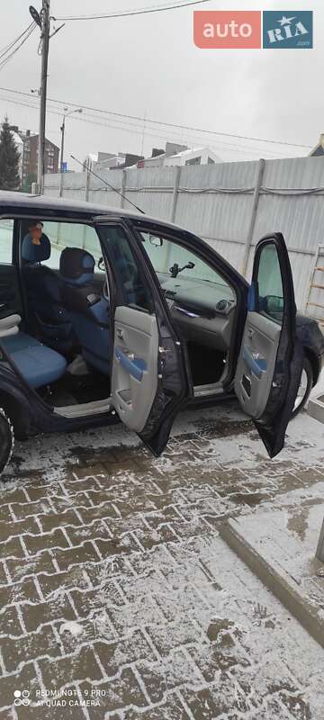 Хэтчбек Mazda 2 2004 в Киеве