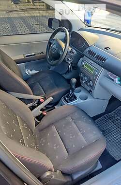 Хэтчбек Mazda 2 2003 в 