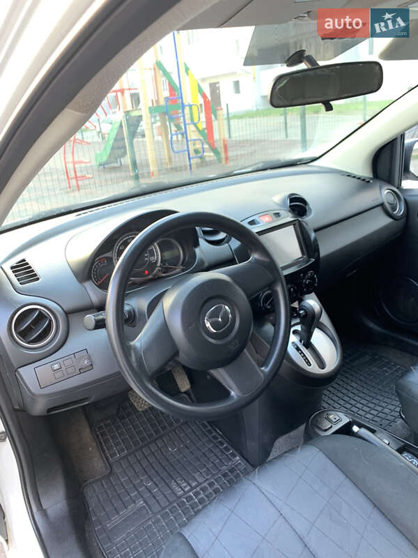 Хэтчбек Mazda 2 2014 в Чернигове