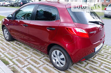 Хэтчбек Mazda 2 2011 в 