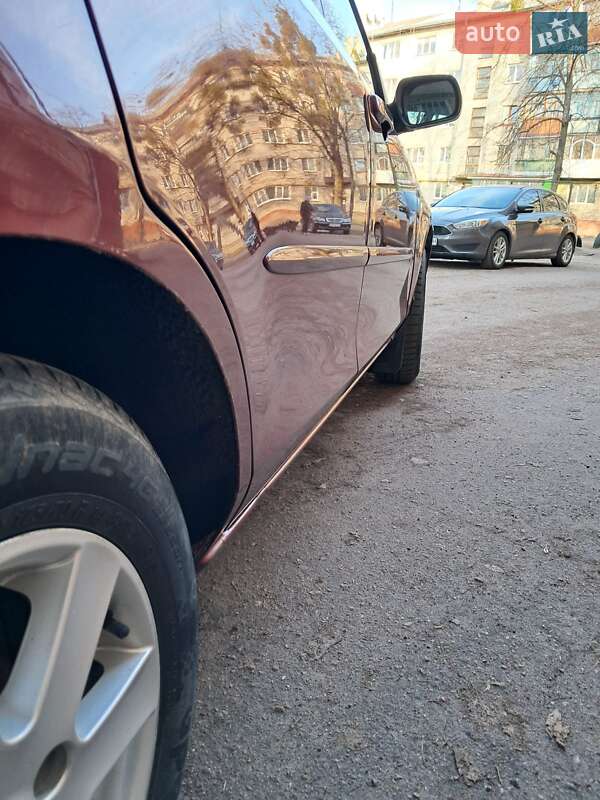Хэтчбек Mazda 2 2007 в Коростене