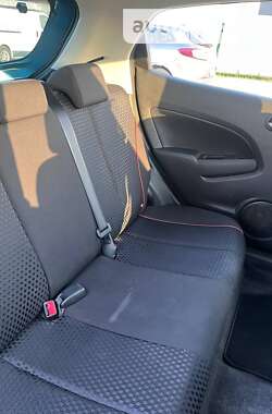 Хэтчбек Mazda 2 2011 в 