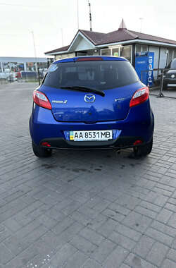Хэтчбек Mazda 2 2009 в 