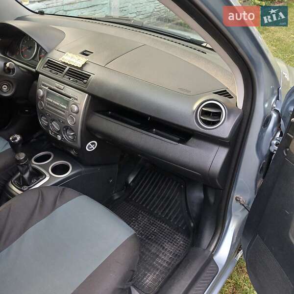 Хэтчбек Mazda 2 2006 в Ровно