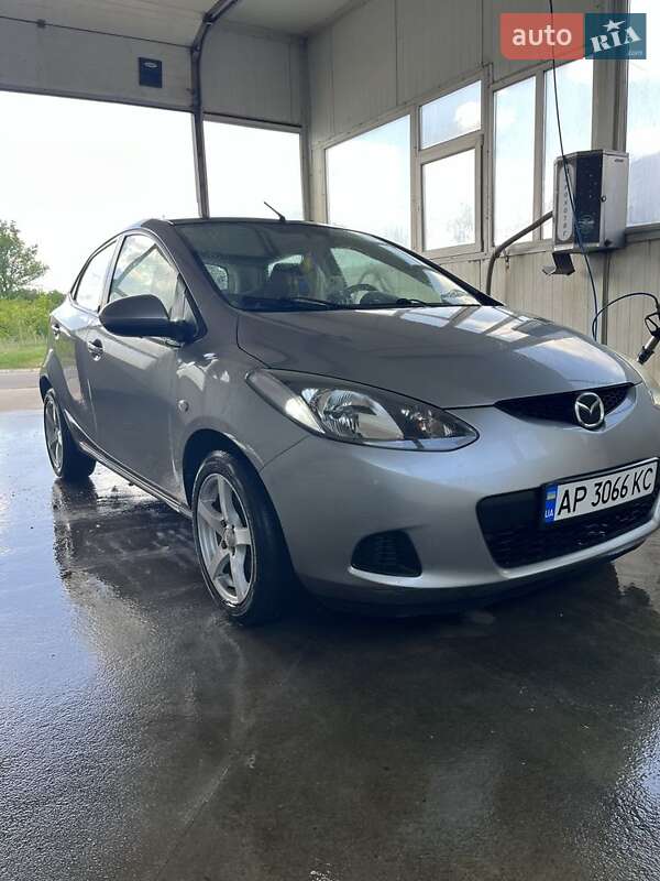 Хэтчбек Mazda 2 2009 в Синельниково