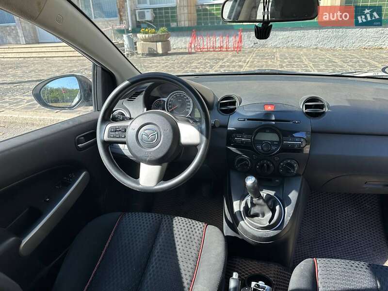 Хэтчбек Mazda 2 2011 в Николаеве