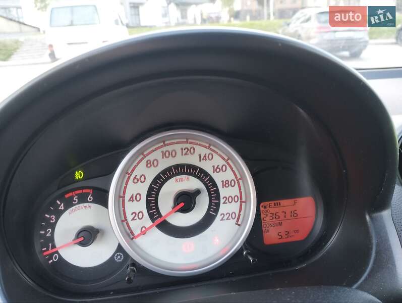 Хэтчбек Mazda 2 2008 в Луцке
