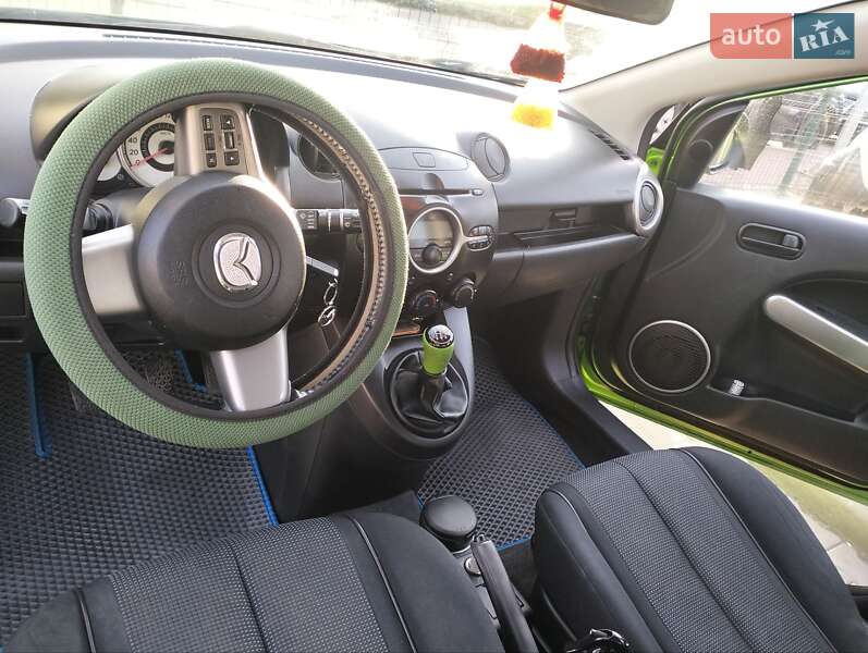 Хетчбек Mazda 2 2008 в Луцьку
