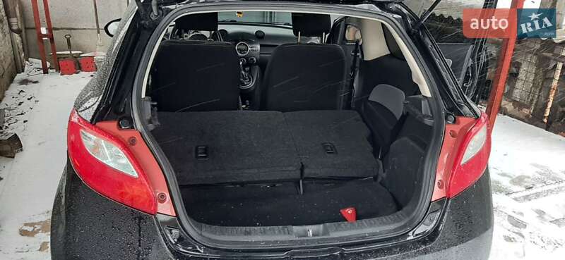Хэтчбек Mazda 2 2009 в Днепре