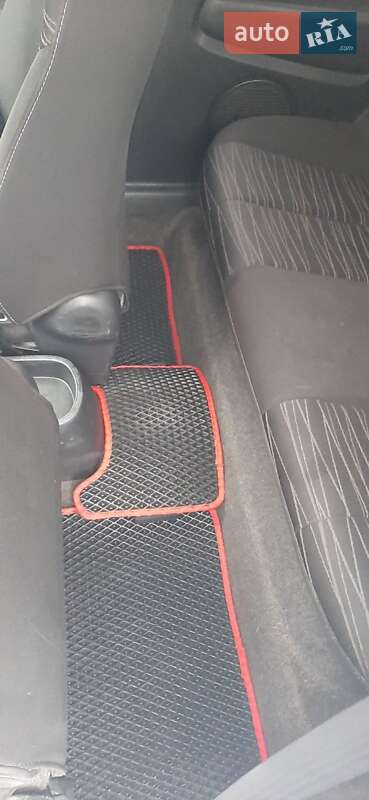 Хэтчбек Mazda 2 2009 в Днепре