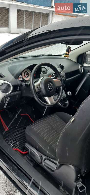 Хэтчбек Mazda 2 2009 в Днепре