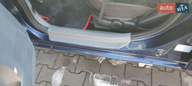 Хэтчбек Mazda 2 2004 в Луцке