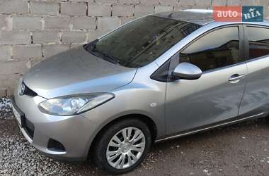 Хэтчбек Mazda 2 2009 в 