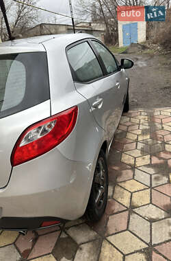 Хэтчбек Mazda 2 2007 в 