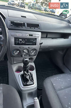 Хетчбек Mazda 2 2004 в 