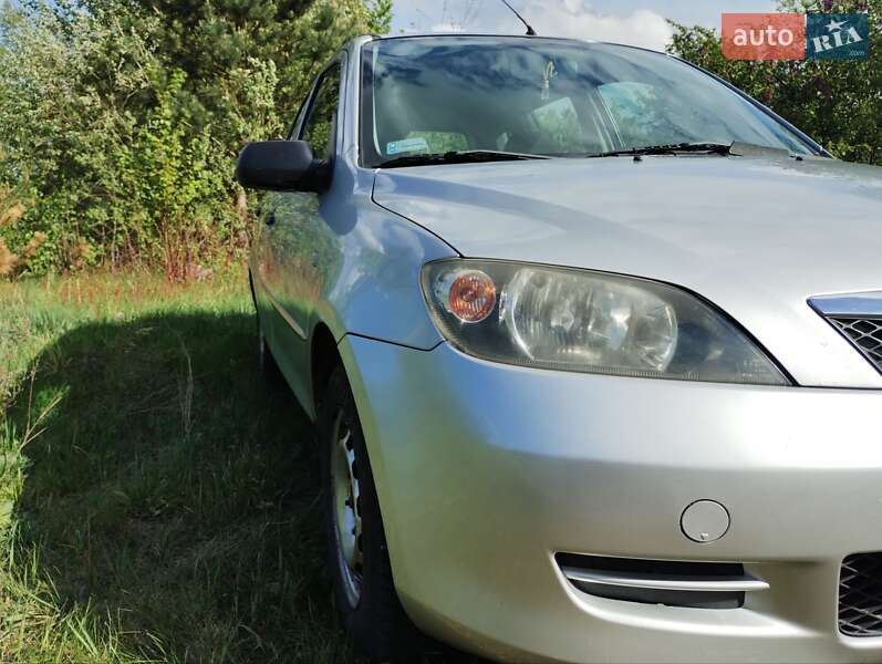 Хэтчбек Mazda 2 2004 в Ровно