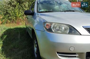Хэтчбек Mazda 2 2004 в 