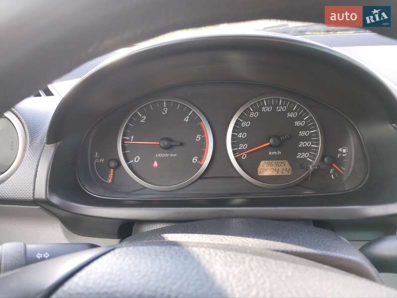 Хэтчбек Mazda 2 2004 в Ровно