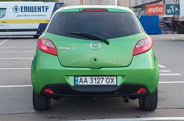 Хэтчбек Mazda 2 2009 в 