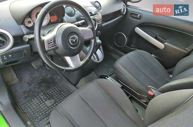 Хэтчбек Mazda 2 2009 в 