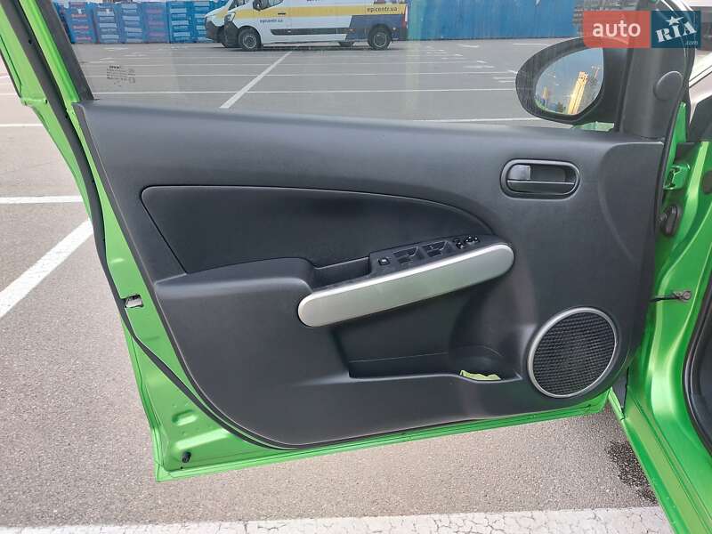 Хетчбек Mazda 2 2009 в Києві