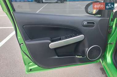 Хэтчбек Mazda 2 2009 в 