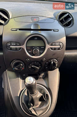 Хэтчбек Mazda 2 2009 в 