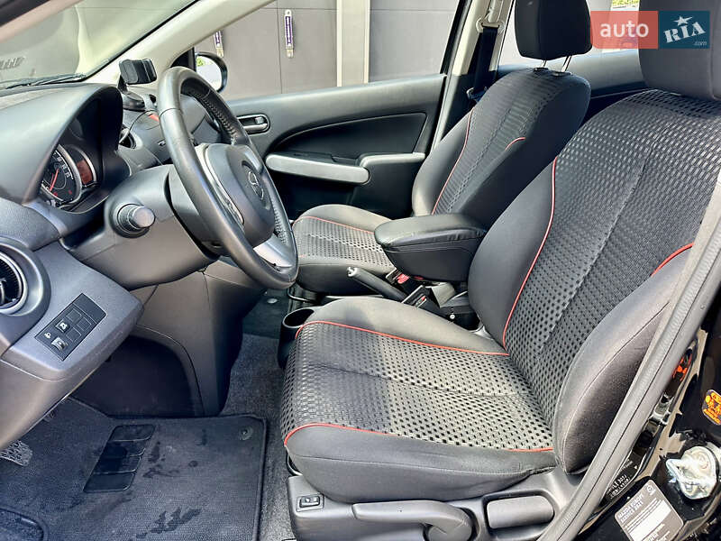 Хэтчбек Mazda 2 2011 в Днепре