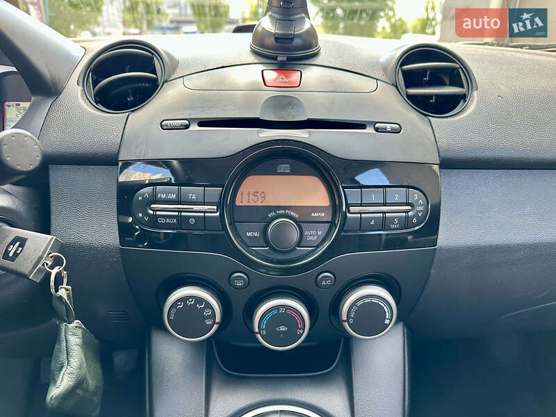 Хэтчбек Mazda 2 2011 в Днепре