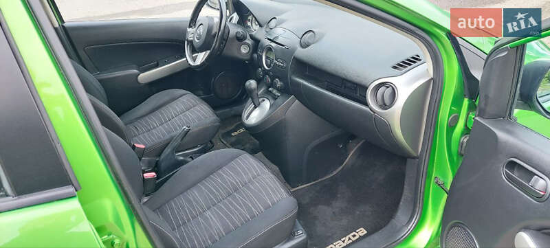 Хетчбек Mazda 2 2008 в Чернівцях