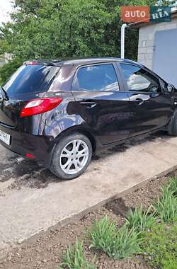 Хэтчбек Mazda 2 2009 в 