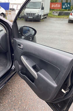Хэтчбек Mazda 2 2011 в 