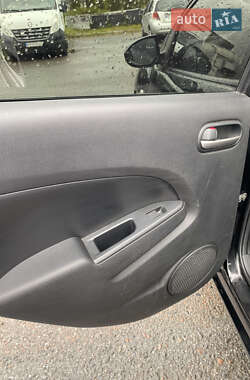 Хэтчбек Mazda 2 2011 в 