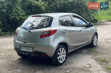 Хэтчбек Mazda 2 2009 в 