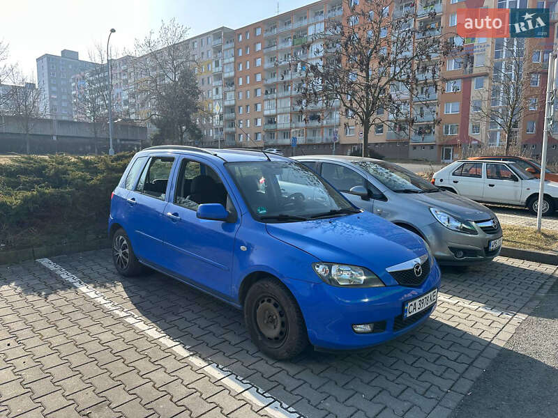 Хэтчбек Mazda 2 2004 в 