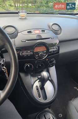 Седан Mazda 2 2014 в 