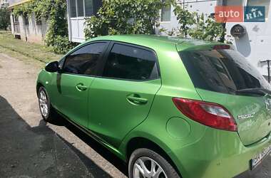 Хэтчбек Mazda 2 2009 в 