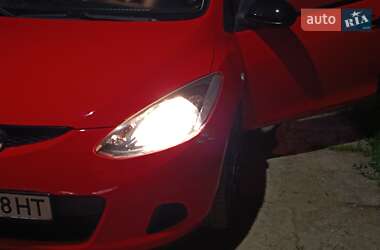 Хэтчбек Mazda 2 2010 в 