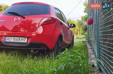 Хэтчбек Mazda 2 2010 в 