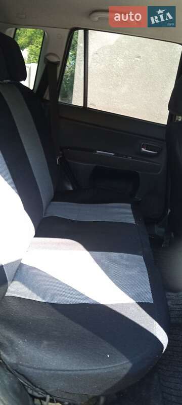 Хэтчбек Mazda 2 2006 в Тарутине