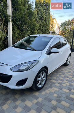Хэтчбек Mazda 2 2011 в 